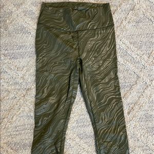 Fabletics 7/8 shiny powerhold leggings